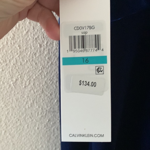 NWT Calvin Klein Off the Shoulder velvet dress - no longer available at Macy’s - Picture 4 of 5